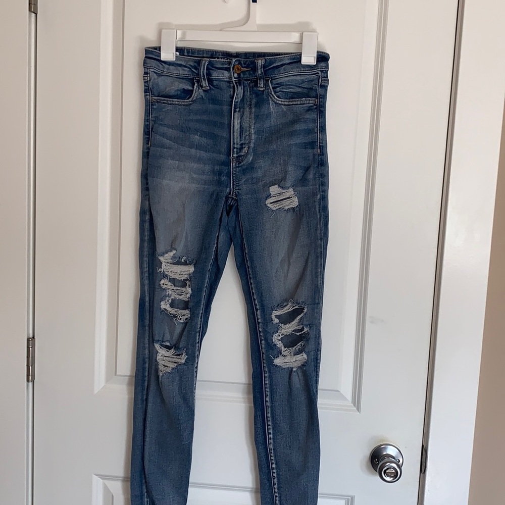 Size 6 lightly worn American Eagle jeans